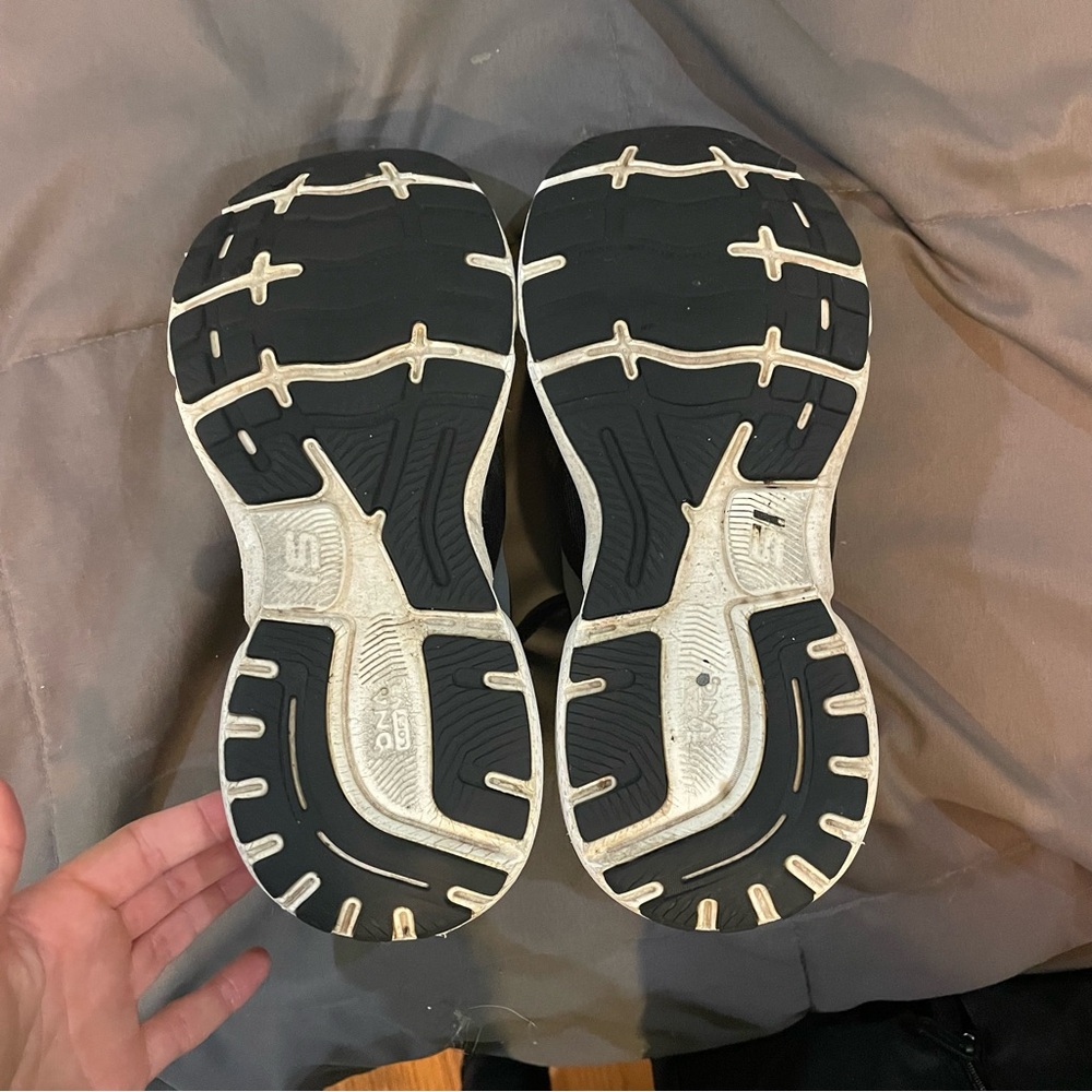 Used Brooks - Picture 4 of 5